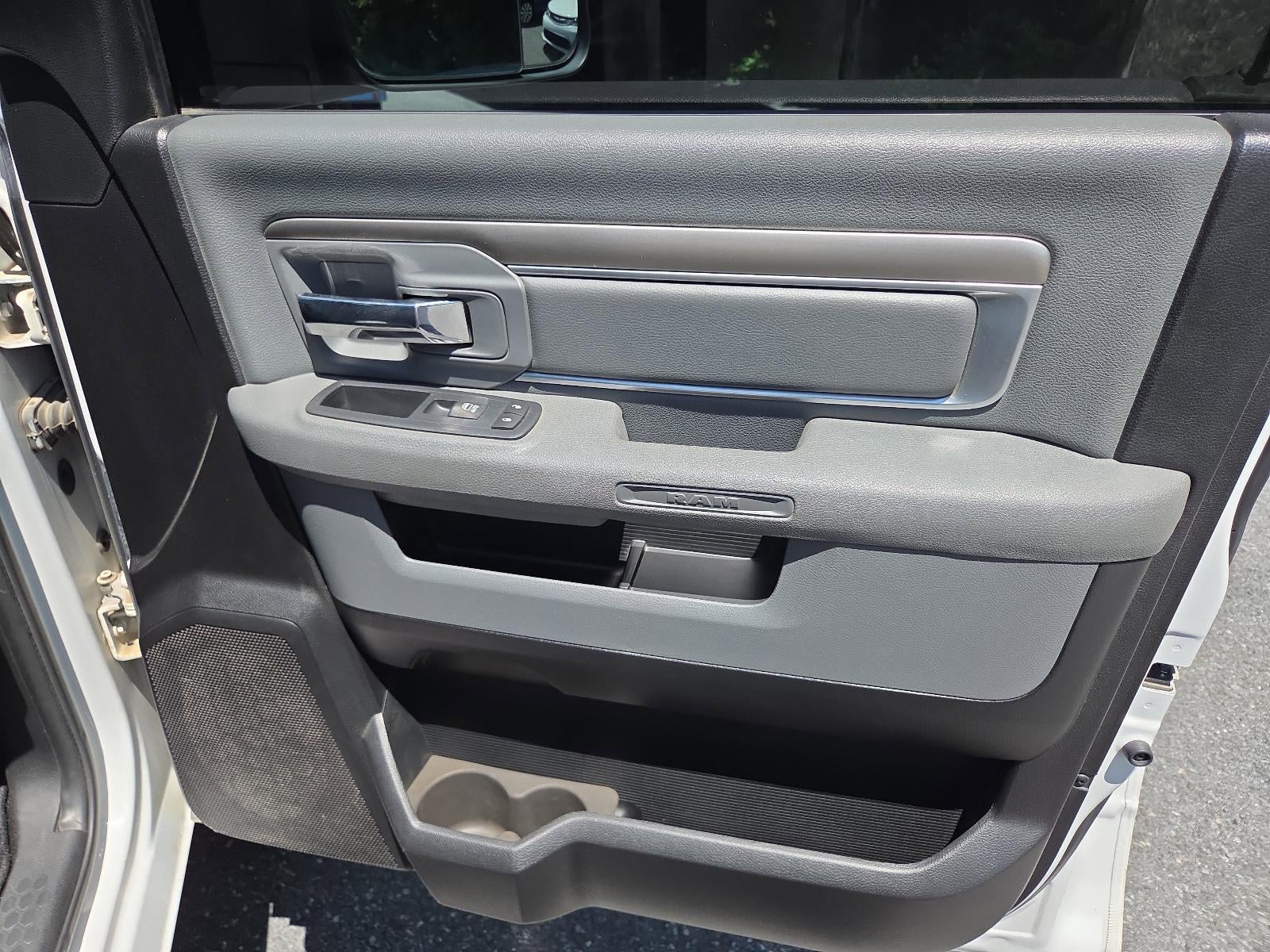 2016 RAM 1500 4WD Crew Cab 5.7 Ft Box Big Horn