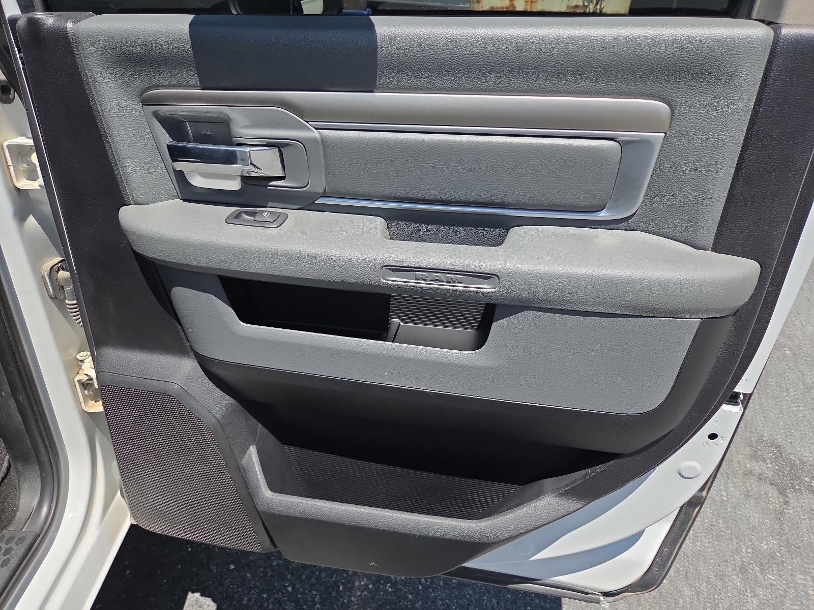 2016 RAM 1500 4WD Crew Cab 5.7 Ft Box Big Horn
