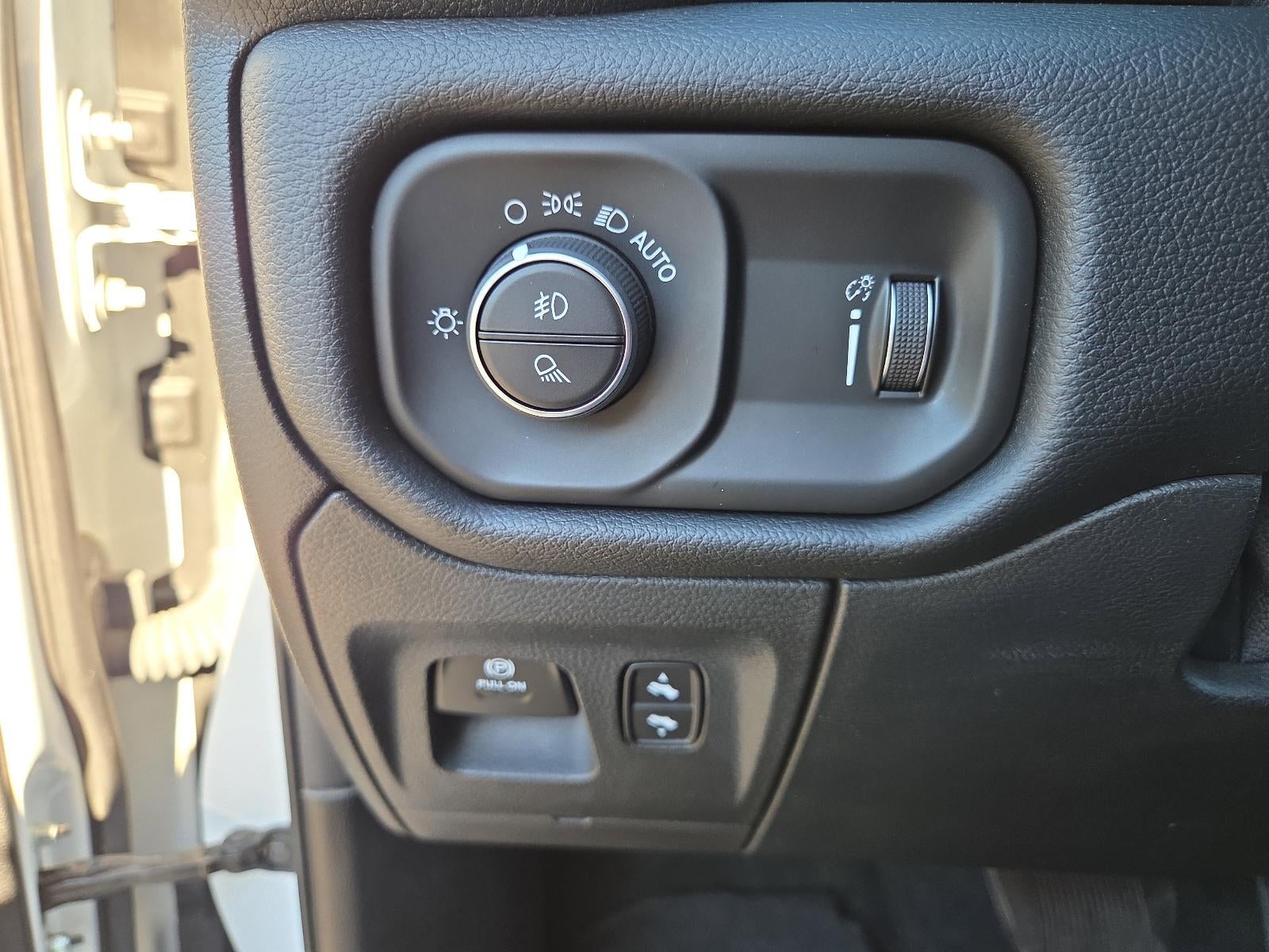 2021 RAM 1500 Big Horn 4x4 Crew Cab 5'7" Box