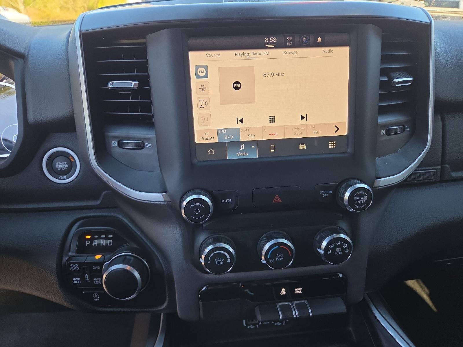 2022 RAM 1500 Big Horn 4x4 Crew Cab 5'7" Box