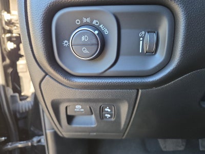 2022 RAM 1500 Big Horn 4x4 Crew Cab 5'7" Box