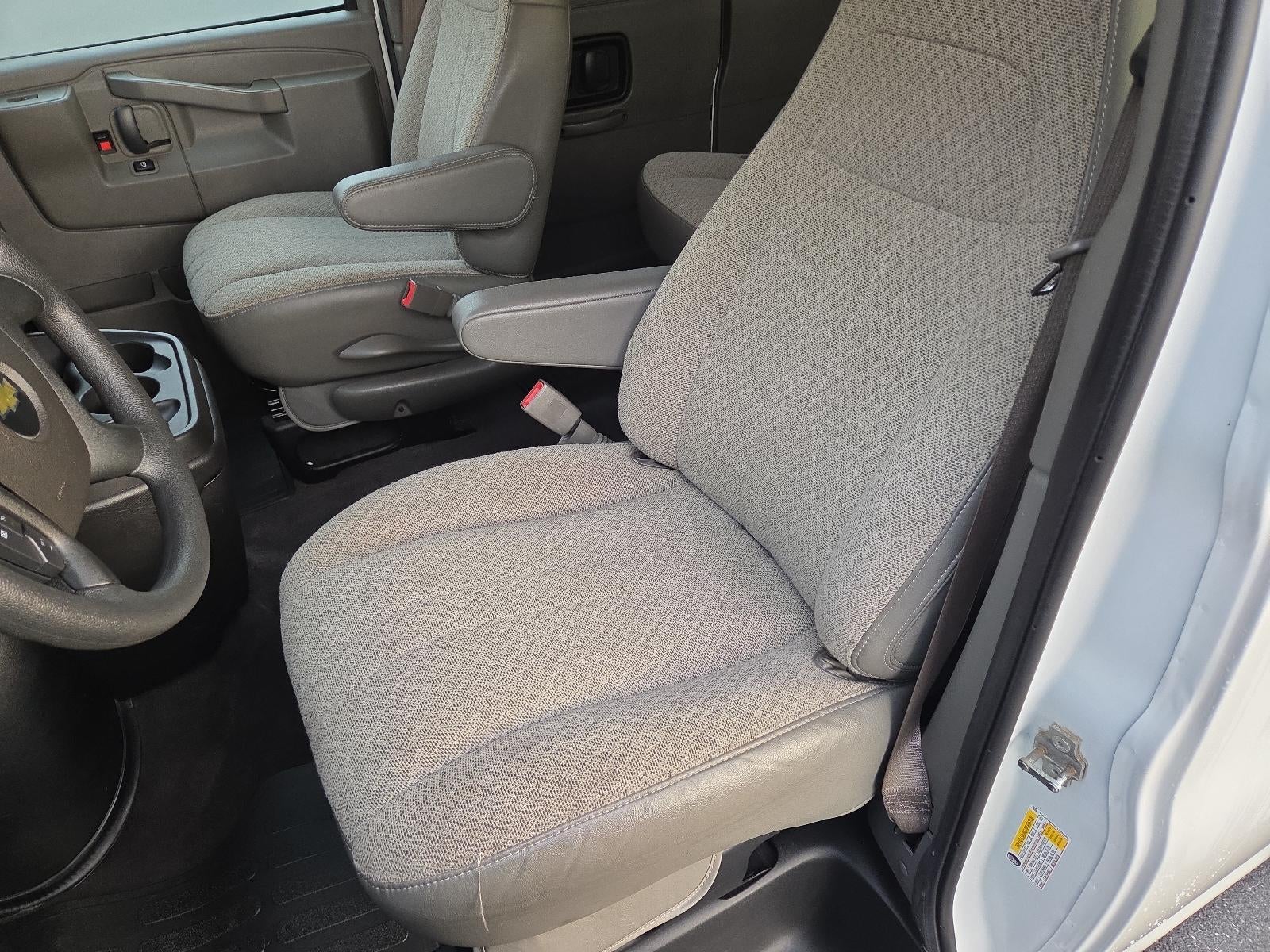 2020 Chevrolet Express Passenger 3500 Regular Wheelbase Rear-Wheel Drive 1LT