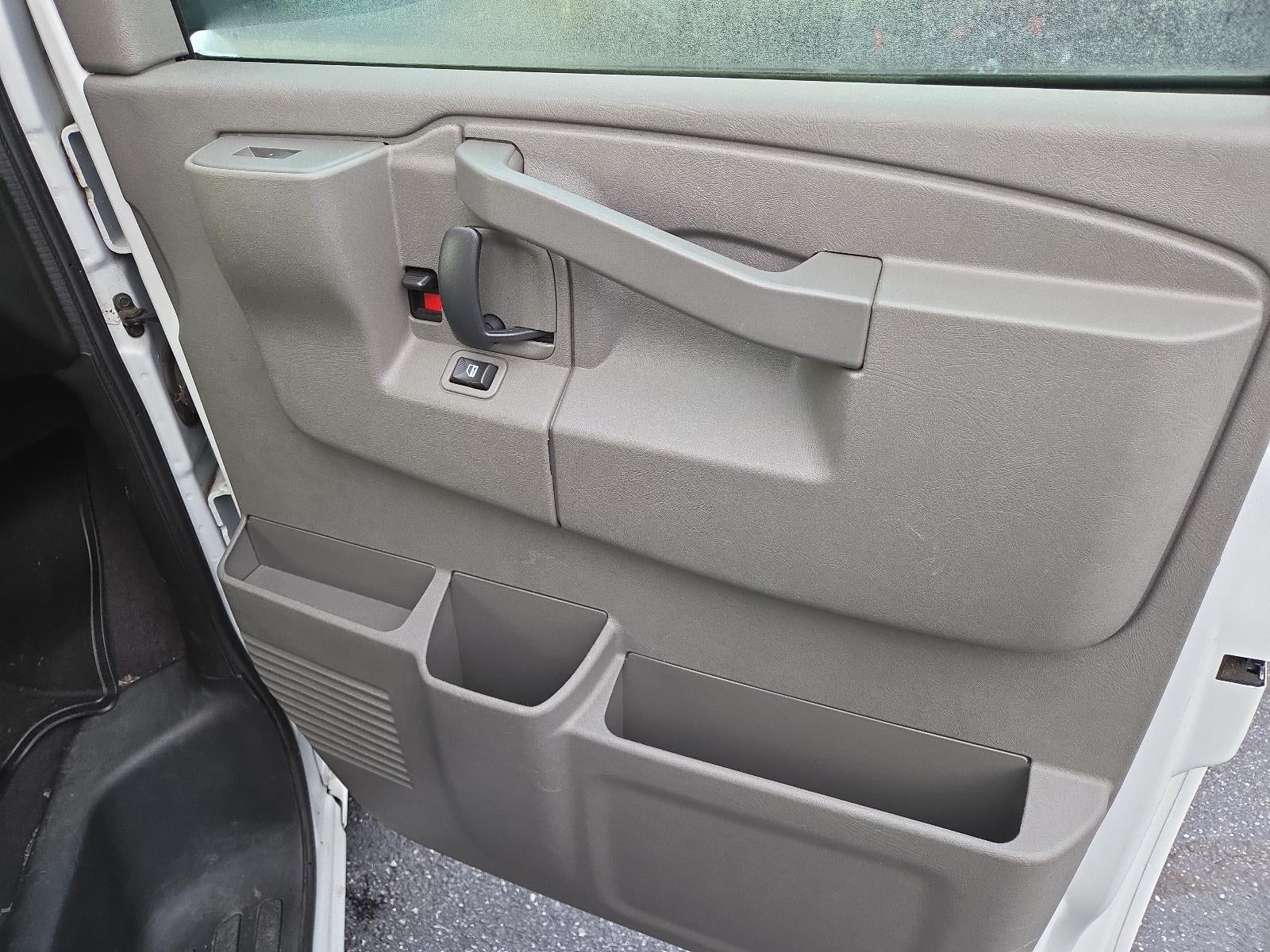2020 Chevrolet Express Passenger 3500 Regular Wheelbase Rear-Wheel Drive 1LT