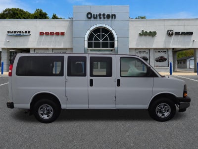 2020 Chevrolet Express Passenger 3500 Regular Wheelbase Rear-Wheel Drive 1LT