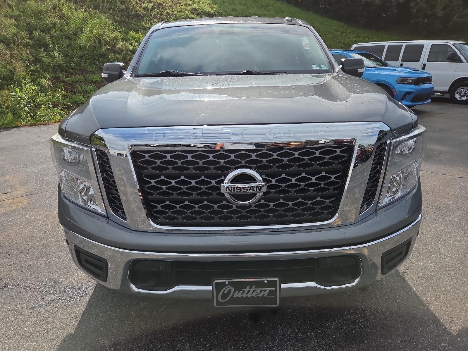 2018 Nissan Titan 4x4 Crew Cab SV