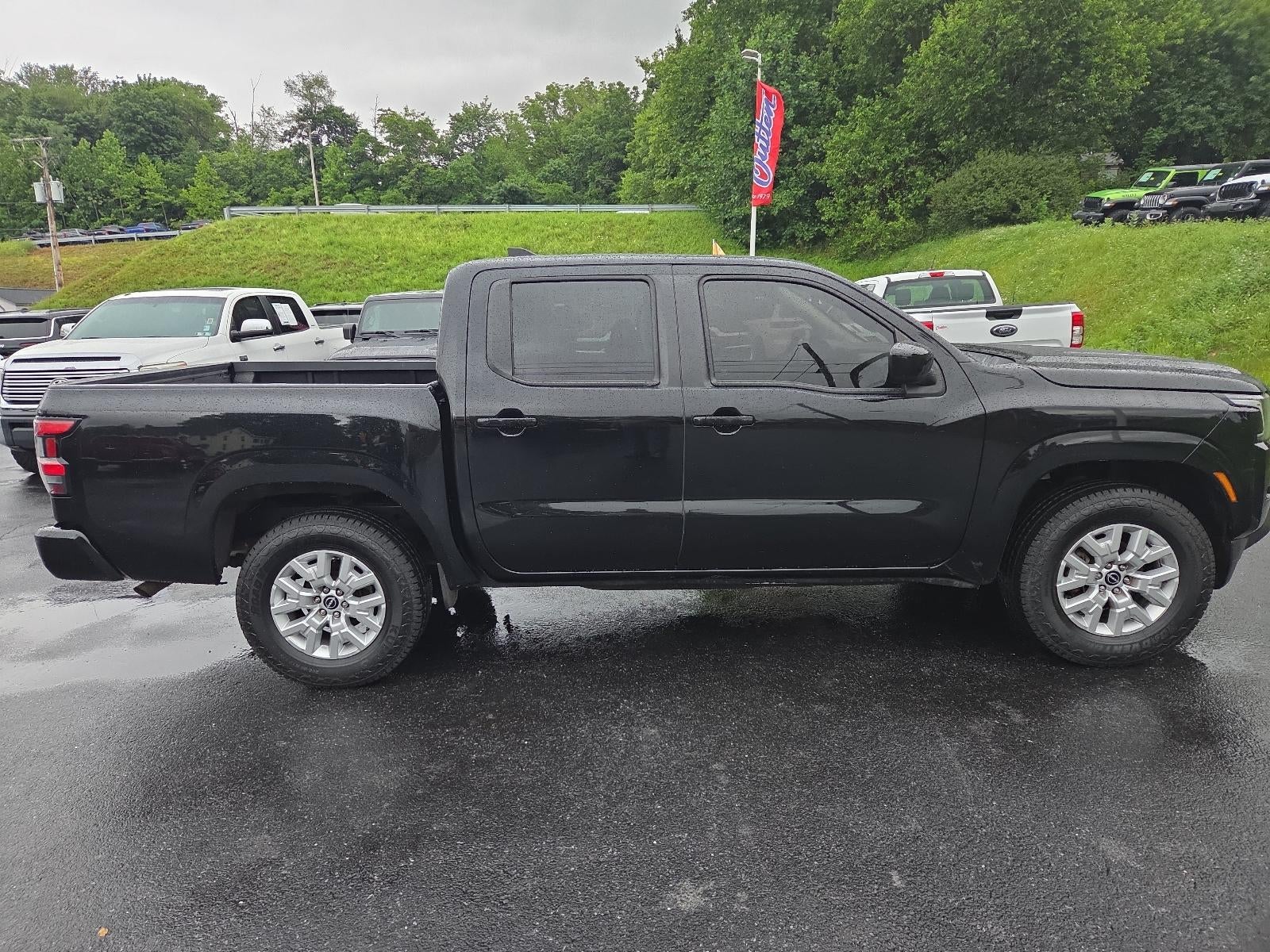 2022 Nissan Frontier Crew Cab 4x4 SV Auto