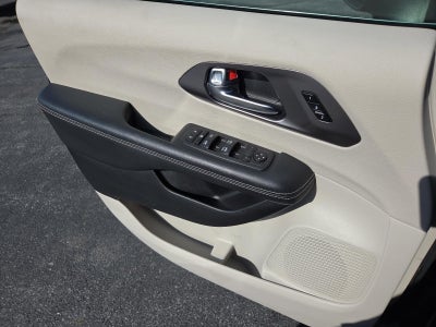 2023 Chrysler Pacifica Touring L FWD