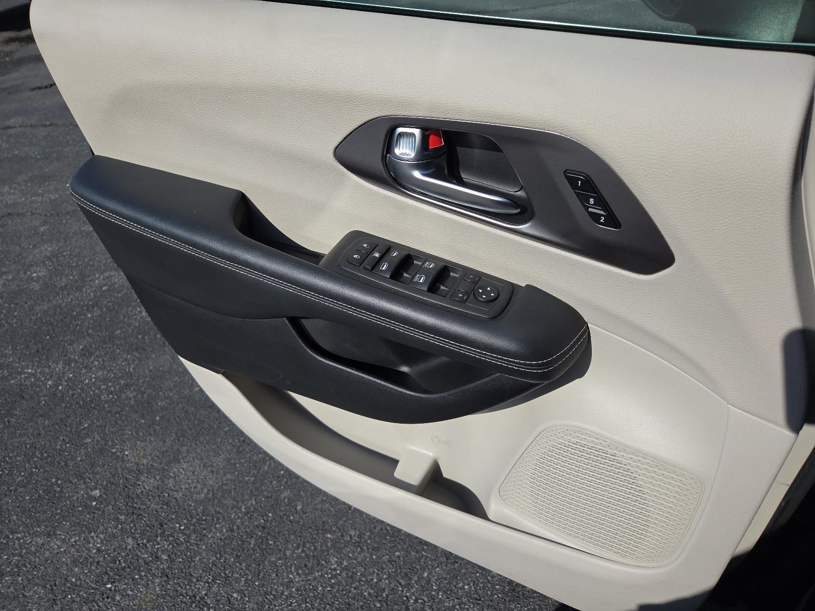 2023 Chrysler Pacifica Touring L FWD