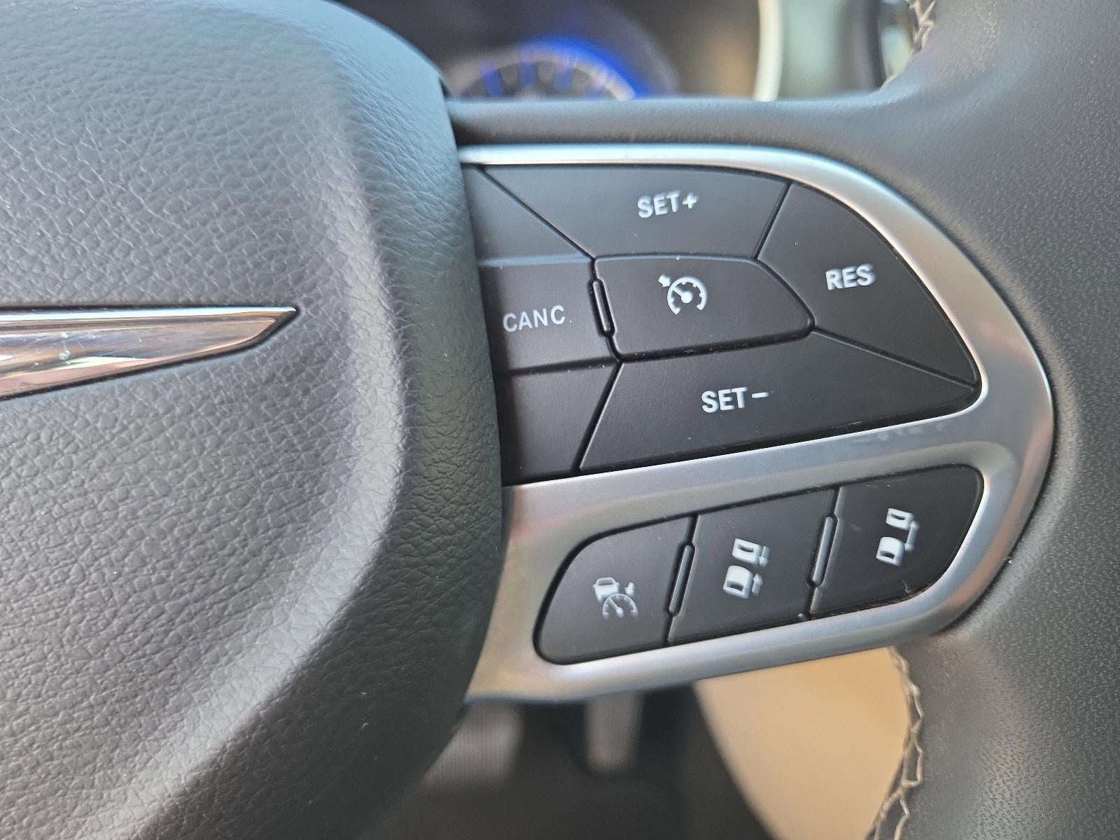 2023 Chrysler Pacifica Touring L FWD