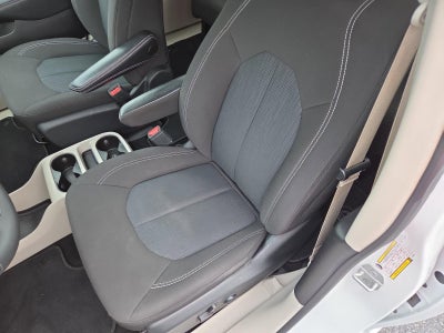 2022 Chrysler Voyager LX FWD