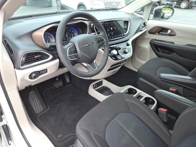 2022 Chrysler Voyager LX FWD