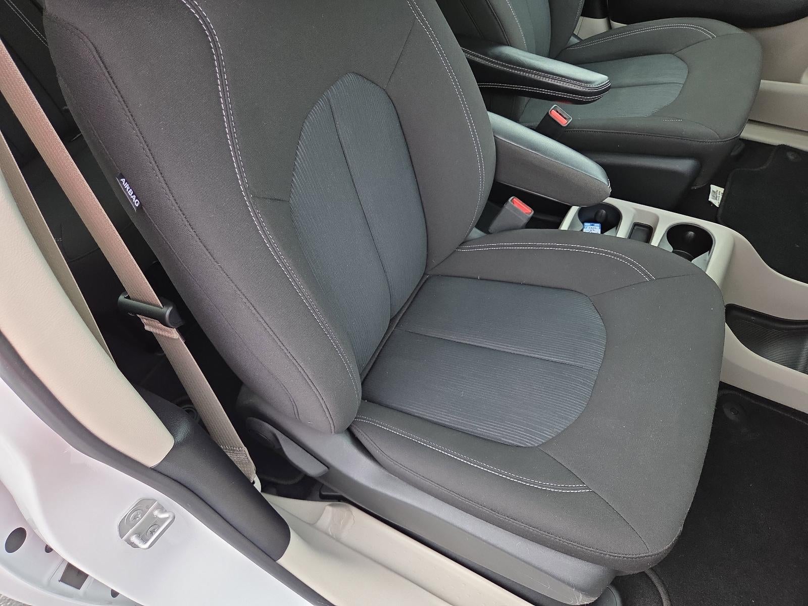 2022 Chrysler Voyager LX FWD