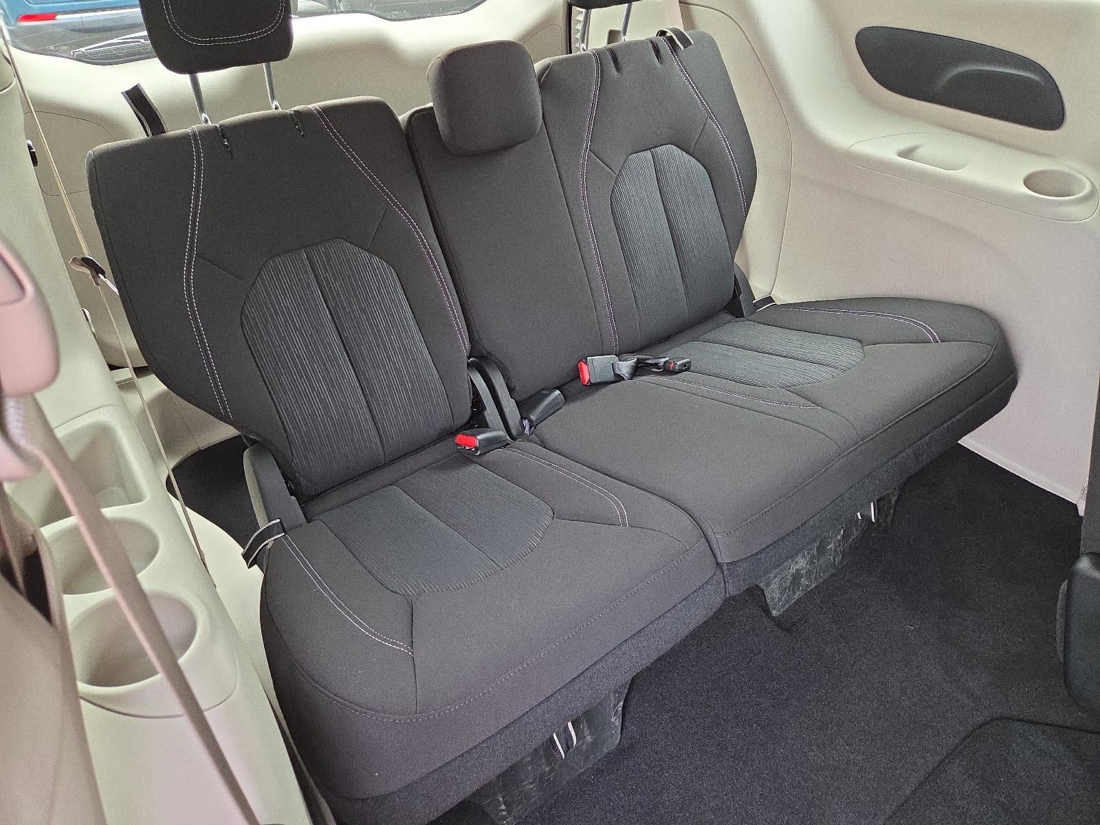 2022 Chrysler Voyager LX FWD