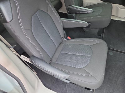 2022 Chrysler Voyager LX FWD