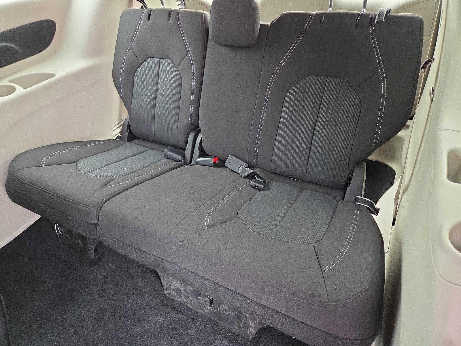 2022 Chrysler Voyager LX FWD