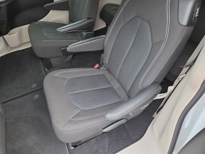 2022 Chrysler Voyager LX FWD