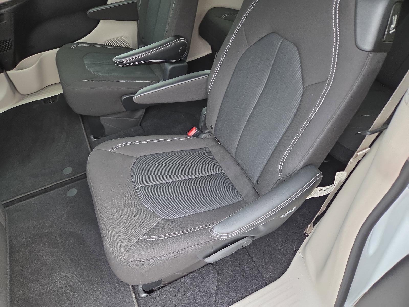 2022 Chrysler Voyager LX FWD