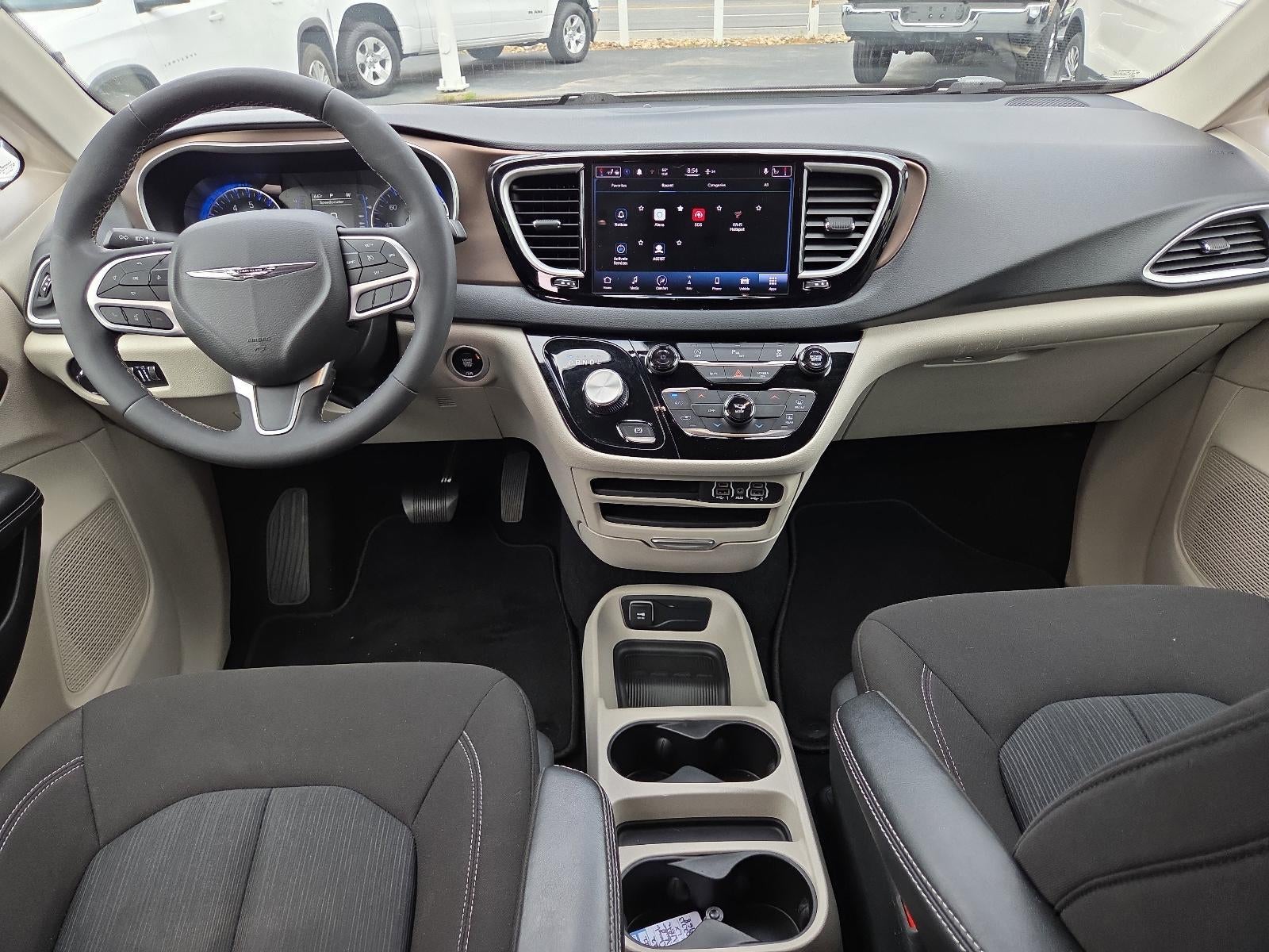 2022 Chrysler Voyager LX FWD