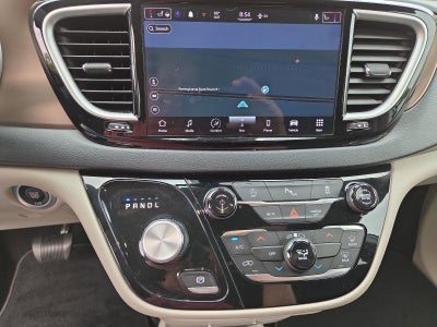 2022 Chrysler Voyager LX FWD