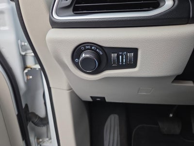 2022 Chrysler Voyager LX FWD