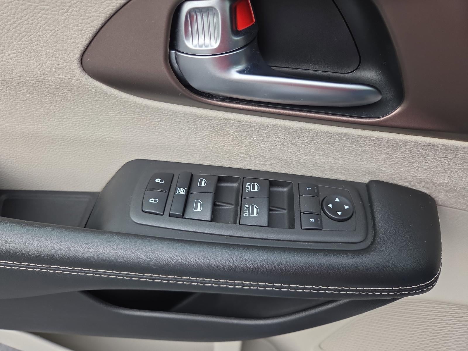 2022 Chrysler Voyager LX FWD
