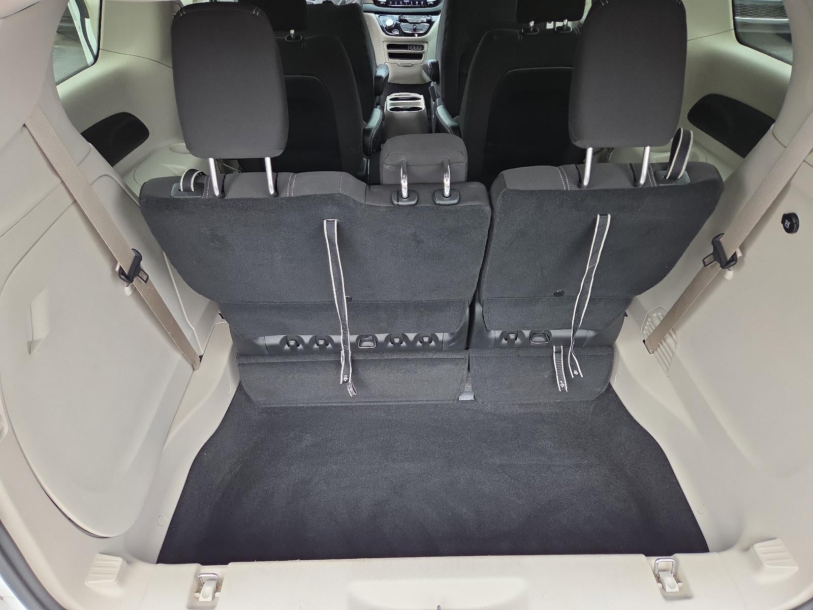 2022 Chrysler Voyager LX FWD