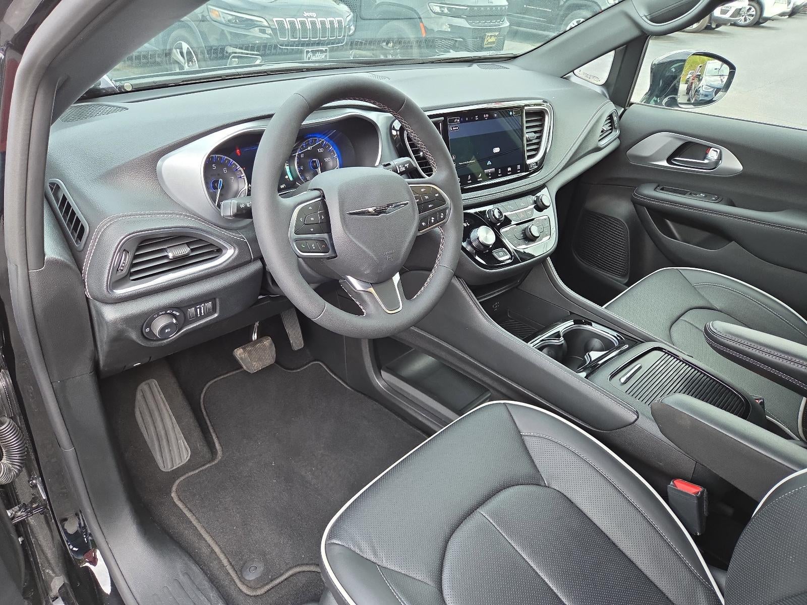 2026 Chrysler Pacifica Limited FWD