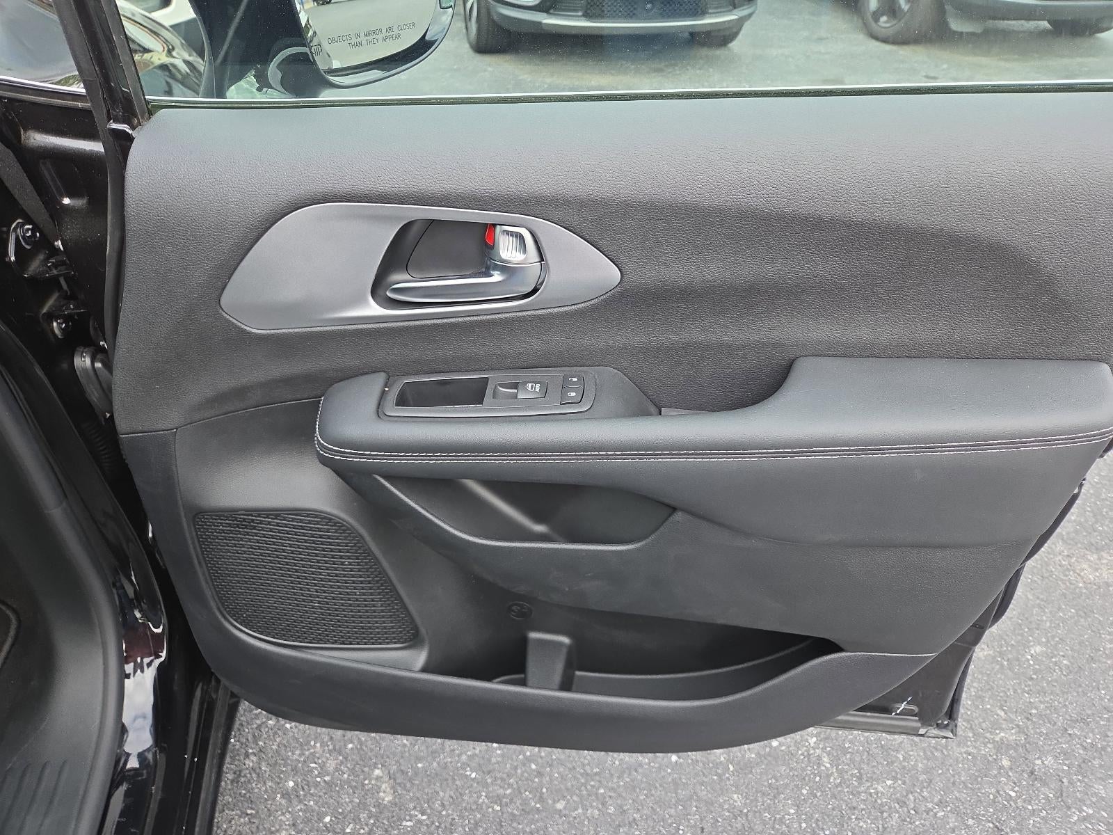 2026 Chrysler Pacifica Limited FWD