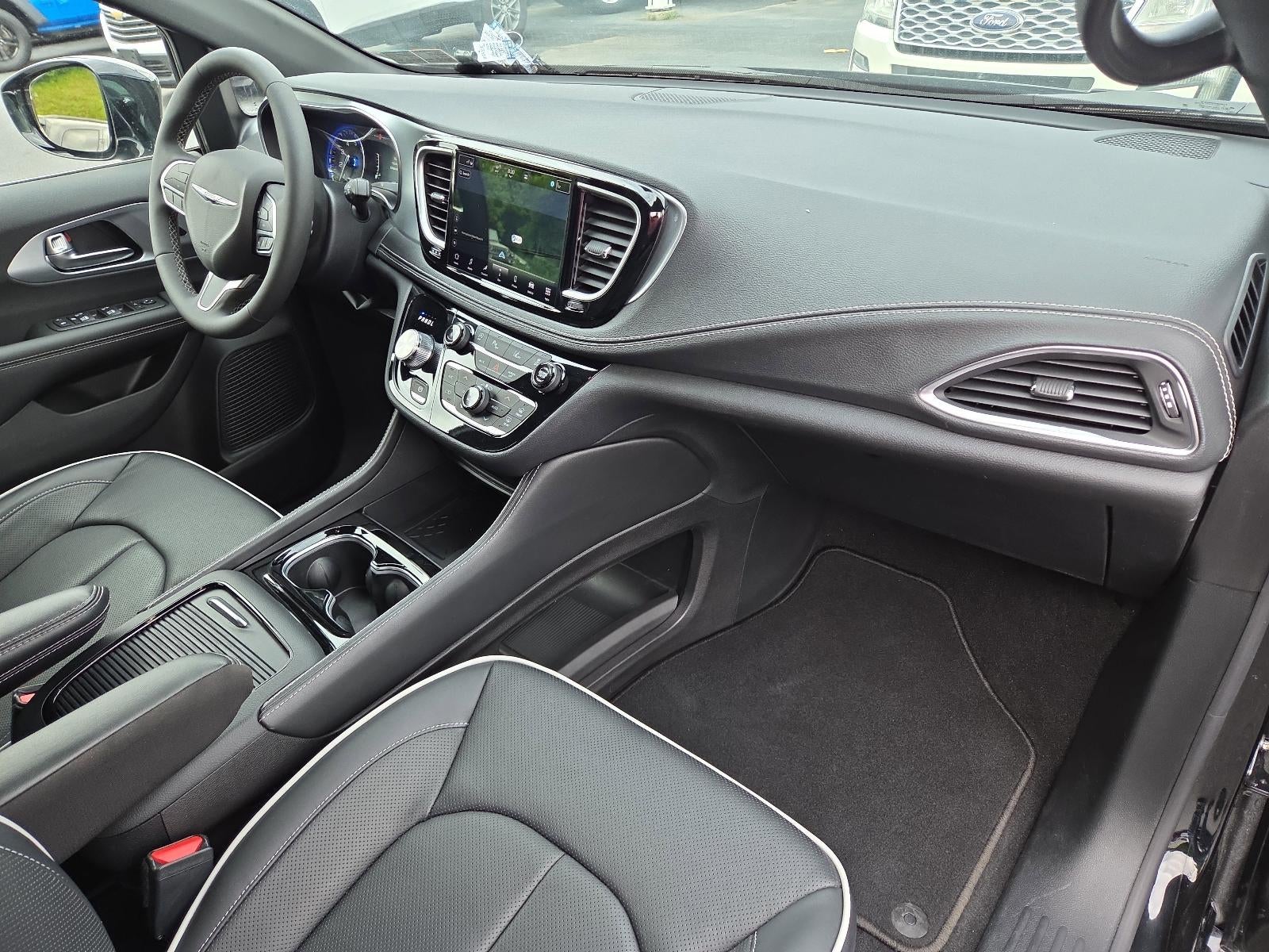 2026 Chrysler Pacifica Limited FWD