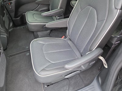 2026 Chrysler Pacifica Limited FWD