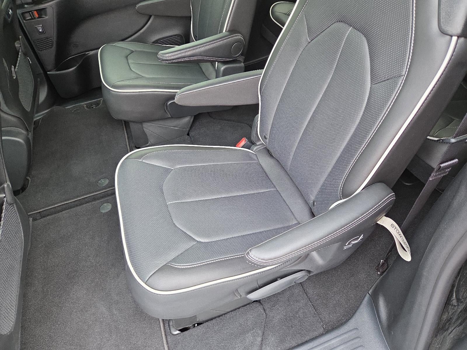 2026 Chrysler Pacifica Limited FWD