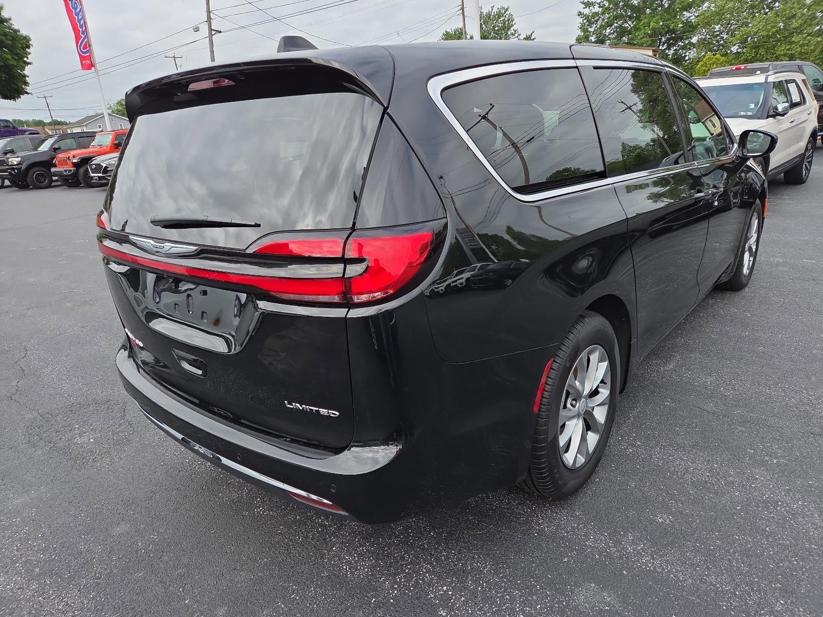 2026 Chrysler Pacifica Limited FWD