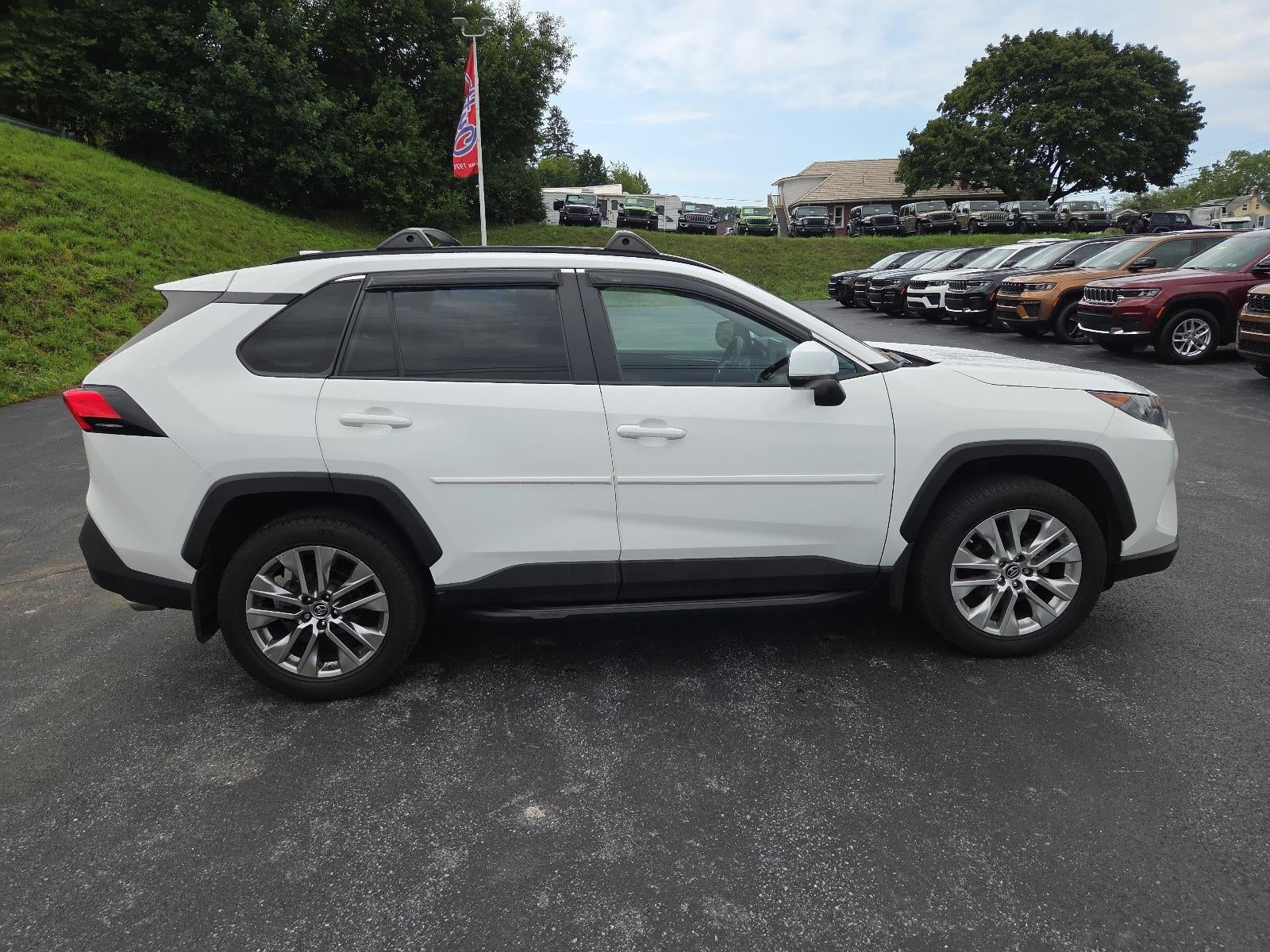 2019 Toyota RAV4 LE AWD (Natl)