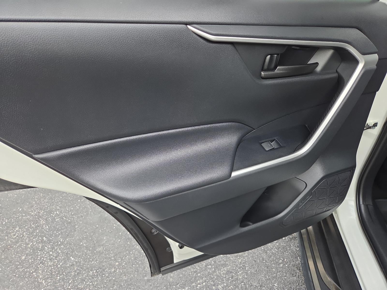 2019 Toyota RAV4 LE AWD (Natl)