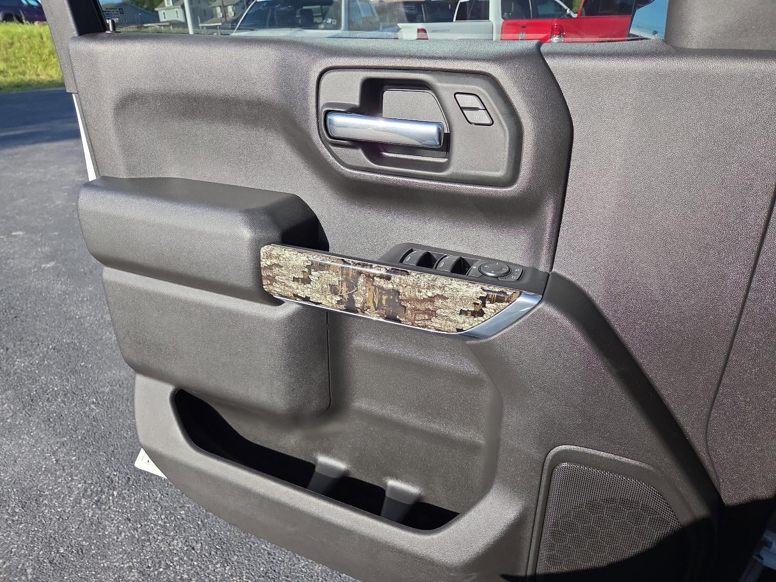 2021 Chevrolet Silverado 1500 Crew Cab Short Box 4-Wheel Drive Custom Trail Boss