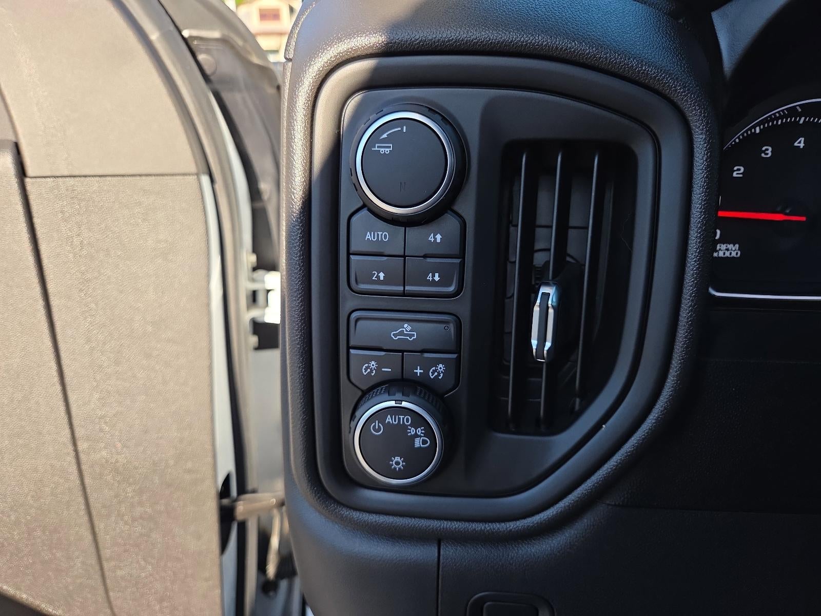 2021 Chevrolet Silverado 1500 Crew Cab Short Box 4-Wheel Drive Custom Trail Boss
