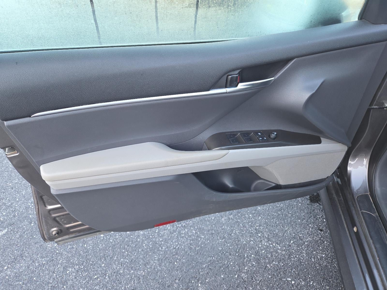 2022 Toyota Camry Hybrid LE CVT (Natl)