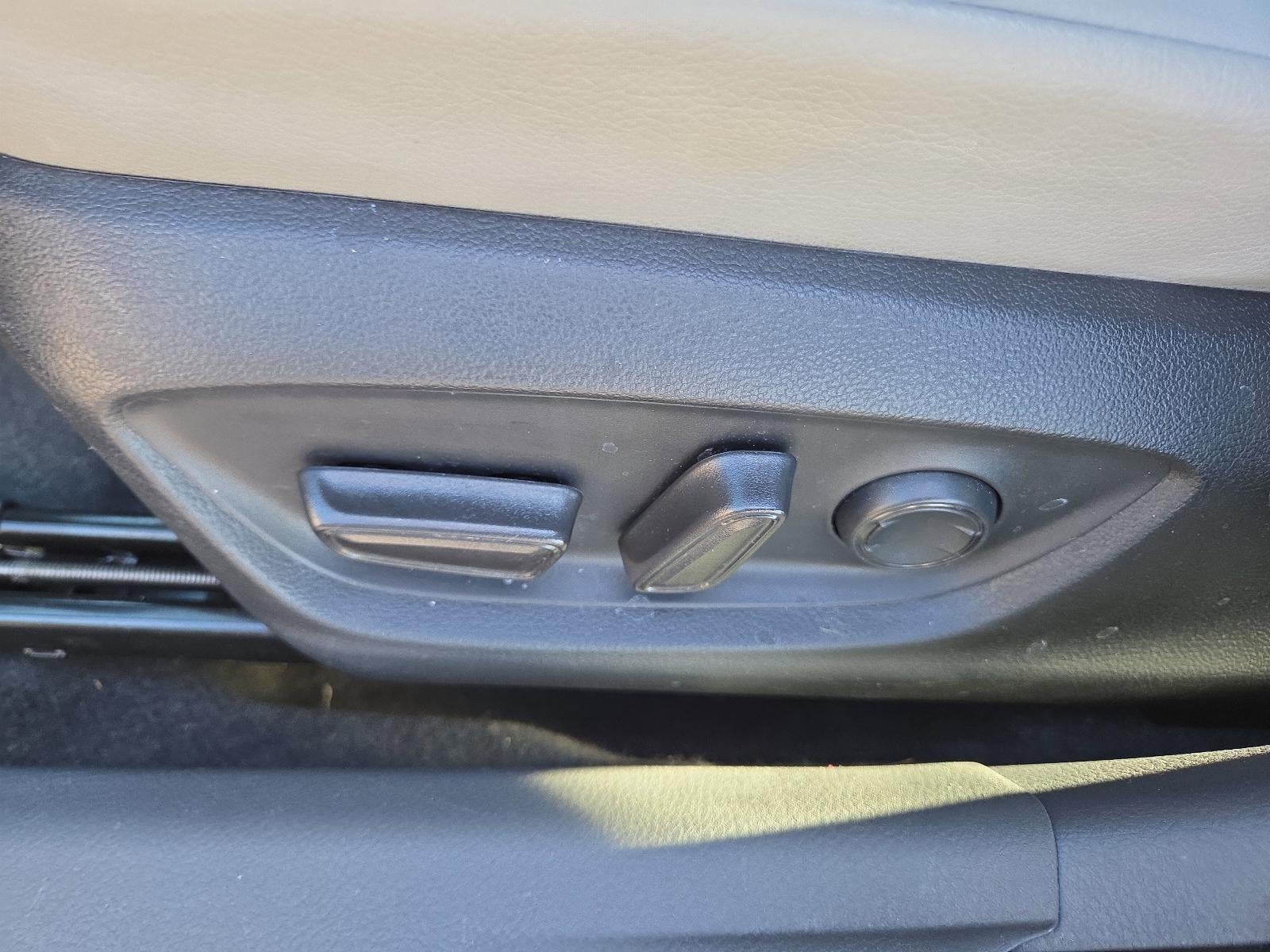 2023 Toyota Camry SE Auto AWD (Natl)