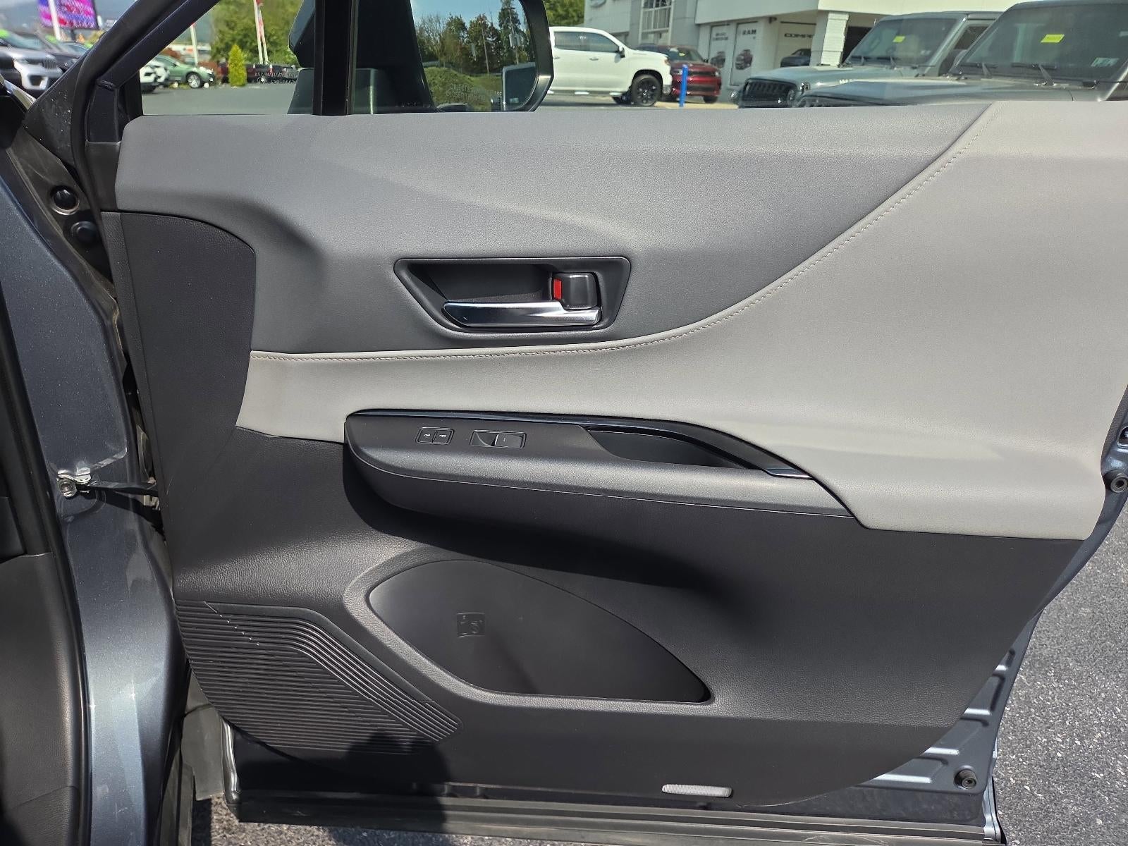 2022 Toyota Venza LE AWD (GS)