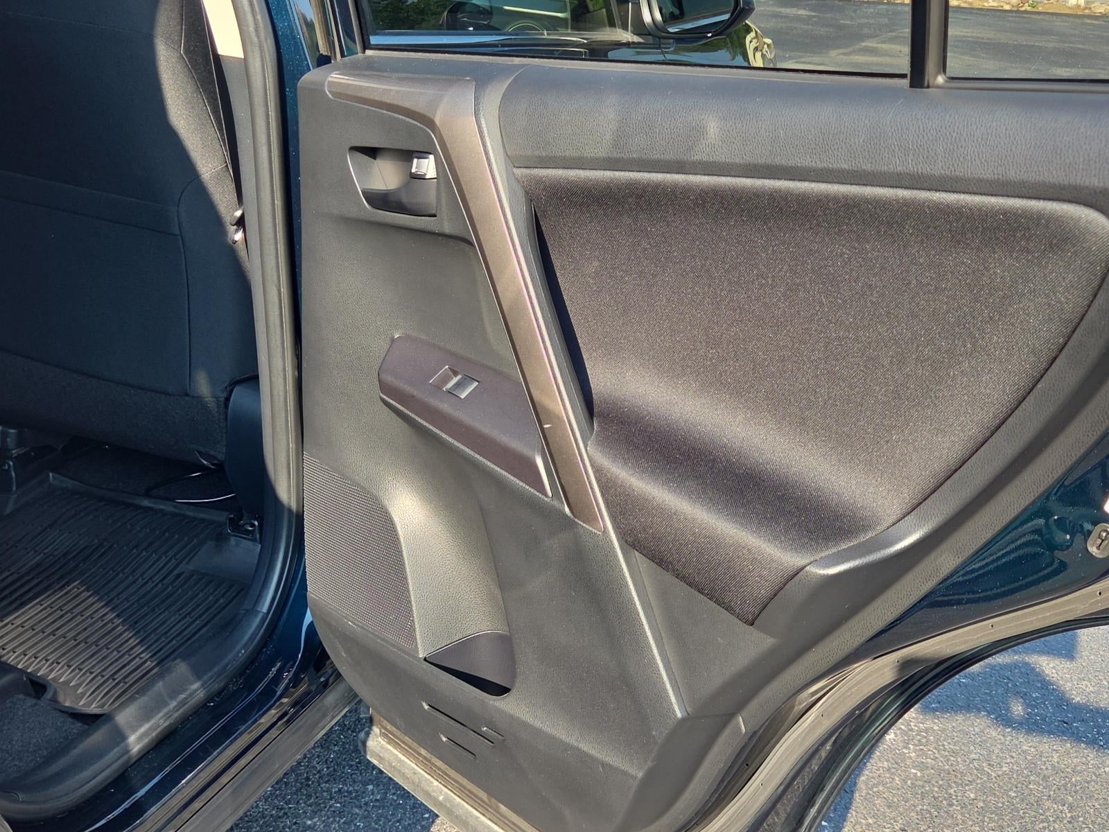 2018 Toyota RAV4 LE AWD (Natl)