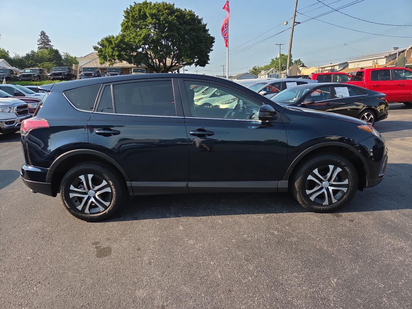 2018 Toyota RAV4 LE AWD (Natl)