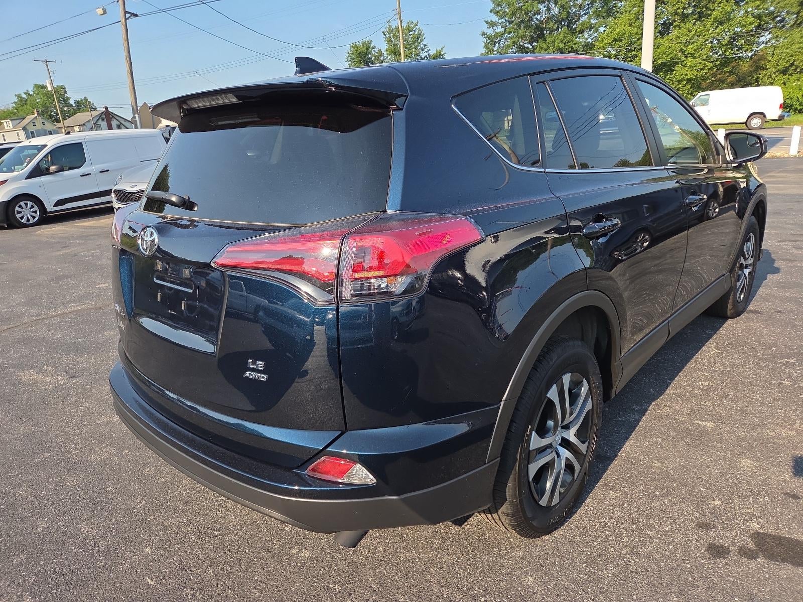 2018 Toyota RAV4 LE AWD (Natl)