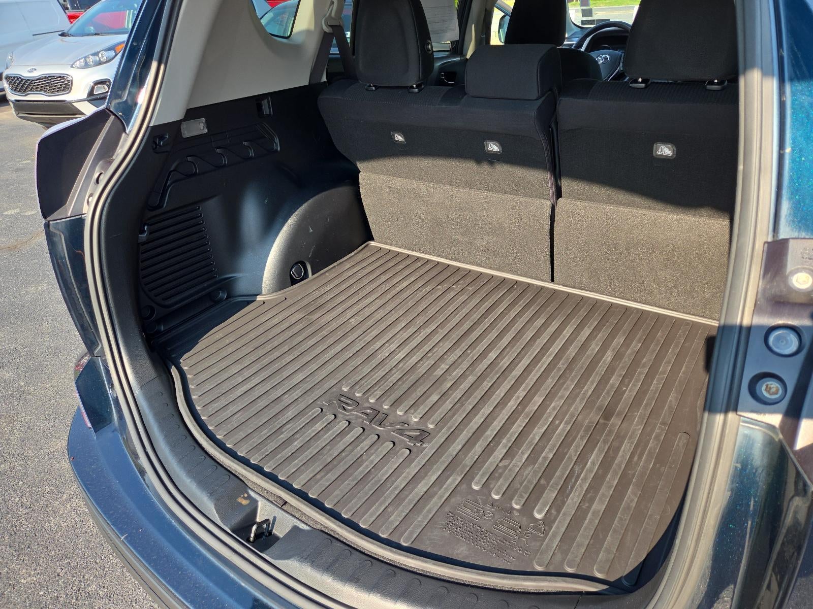 2018 Toyota RAV4 LE AWD (Natl)