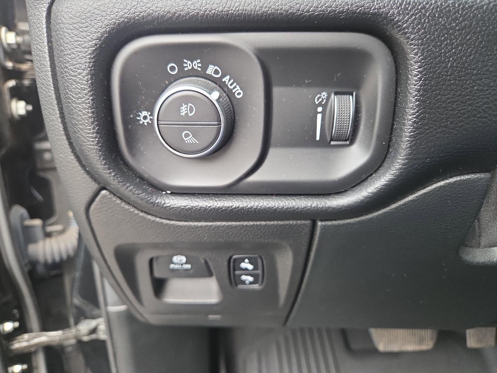 2020 RAM 1500 Big Horn 4x4 Crew Cab 5'7" Box