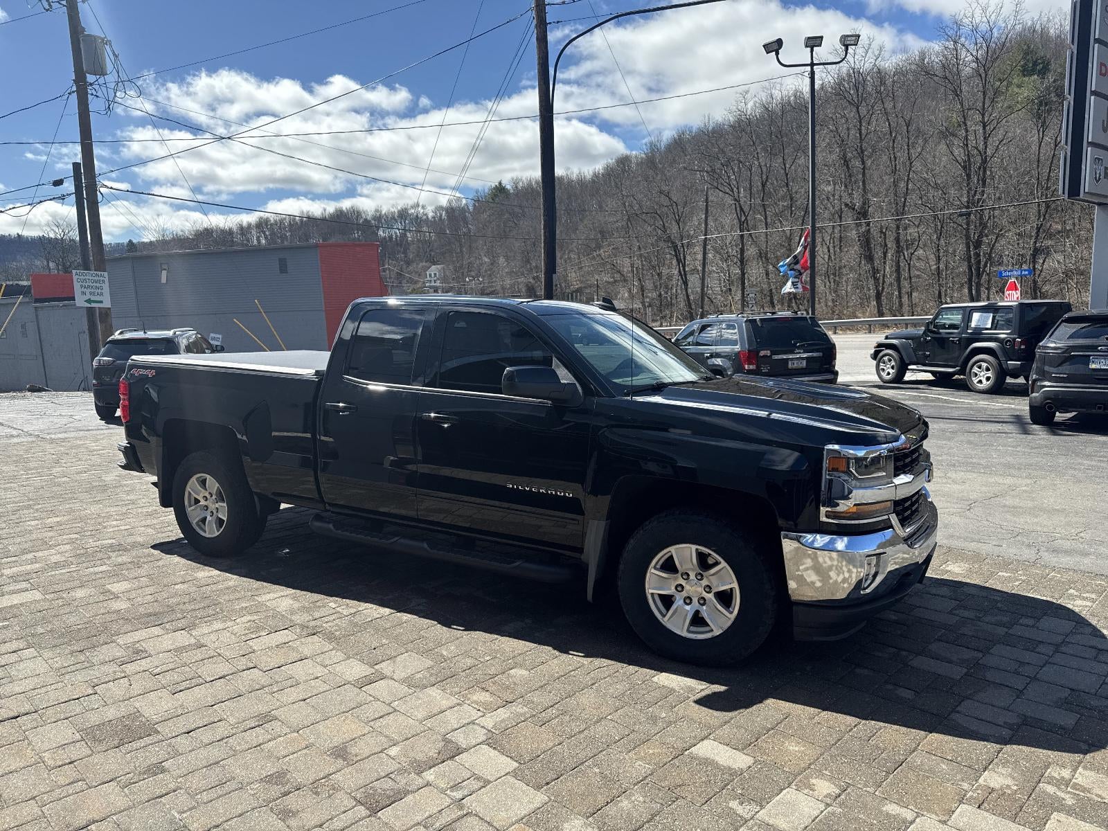 2017 Chevrolet Silverado 1500 Double Cab Standard Box 4-Wheel Drive LT