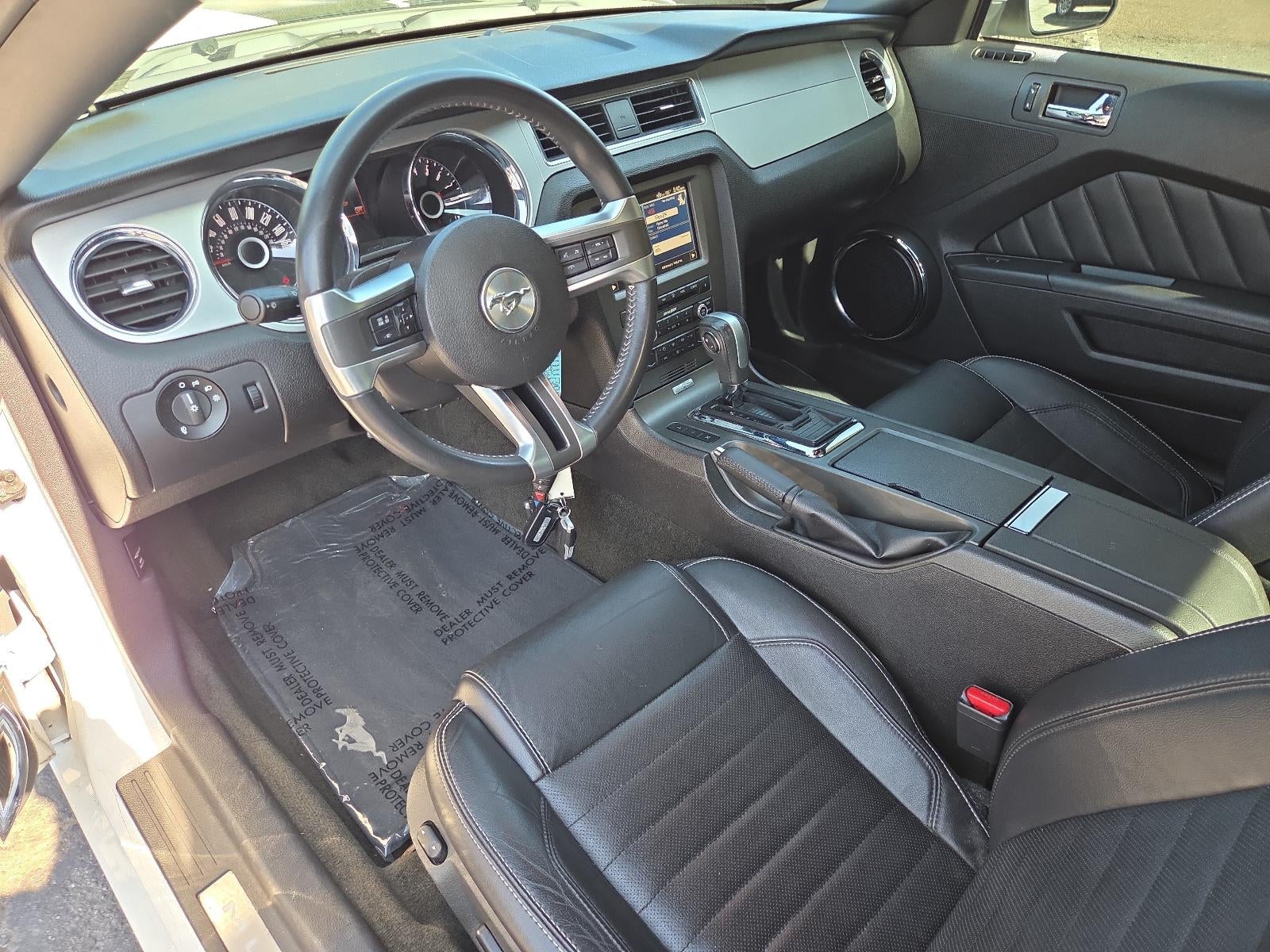 2014 Ford Mustang 2dr Cpe V6