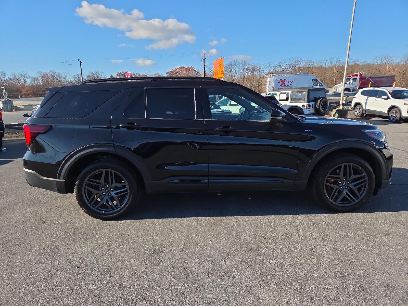 2025 Ford Explorer ST-Line 4WD