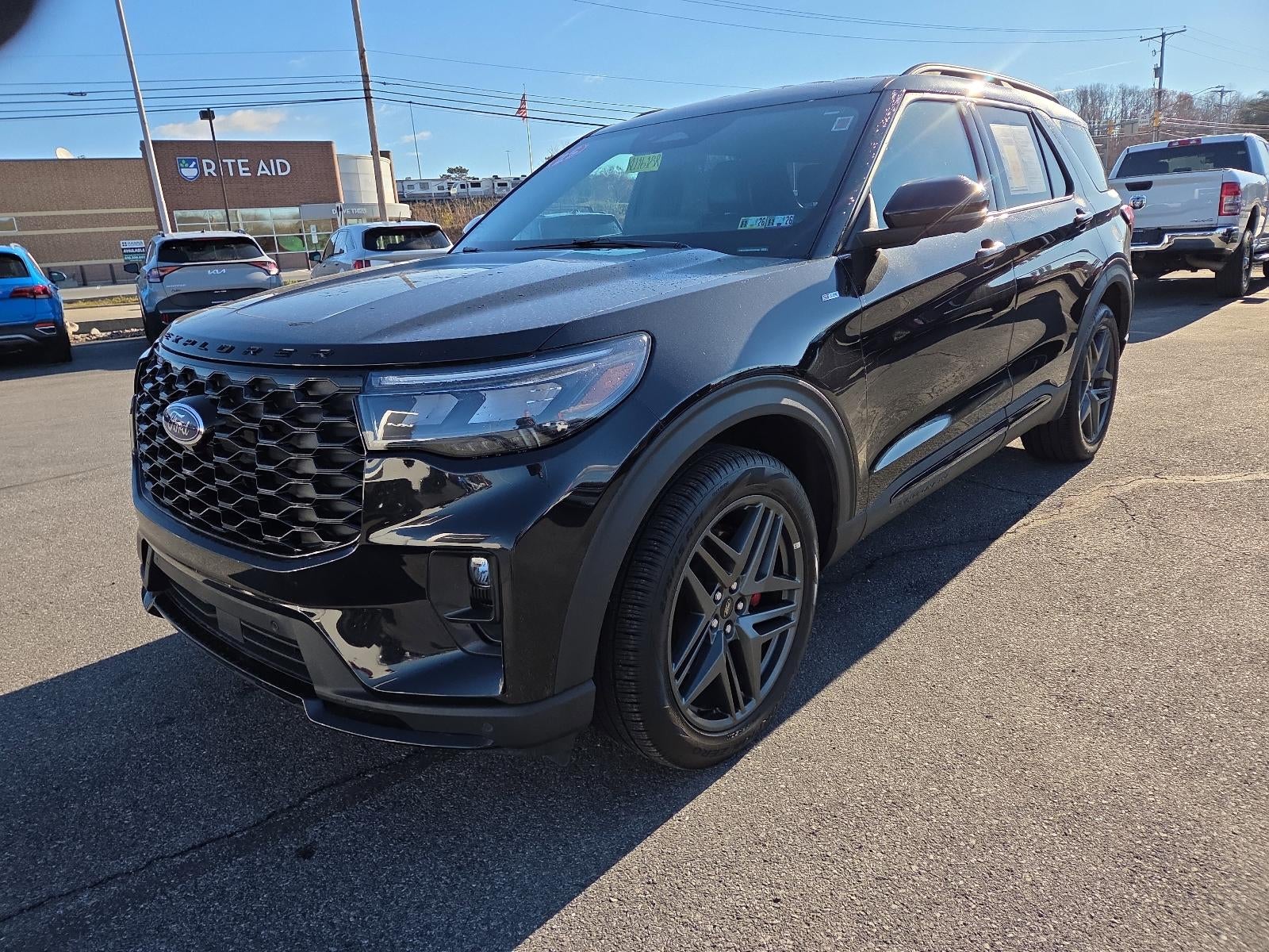 2025 Ford Explorer ST-Line 4WD