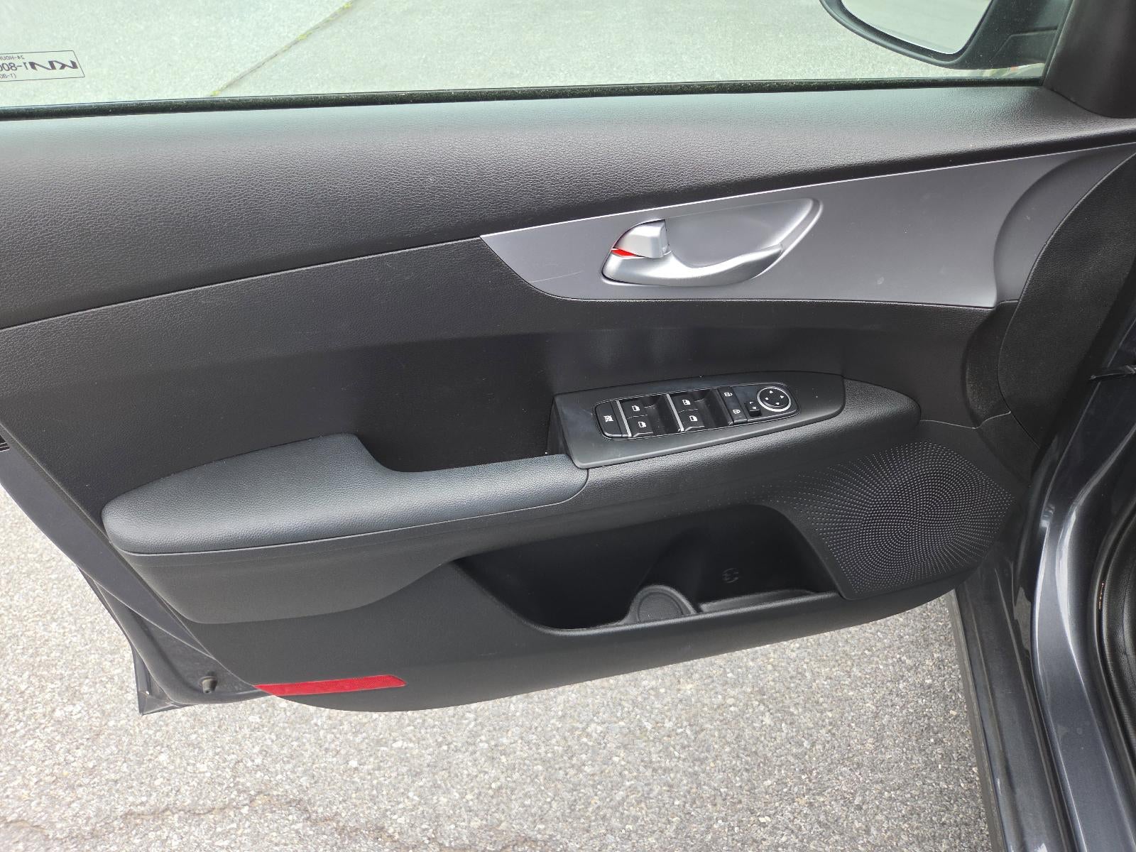 2023 Kia Forte LXS IVT