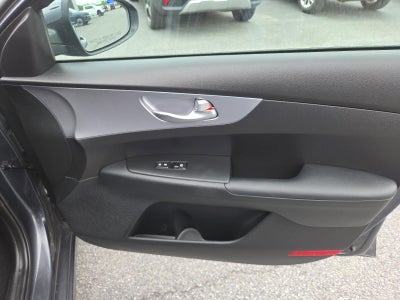 2023 Kia Forte LXS IVT